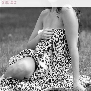 Get all wrapped up in this cozy sherpa blanket, with an all-over fuzzy feel